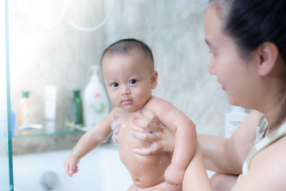 婴儿洗澡三个地方不能碰，再脏妈妈也不能洗！
